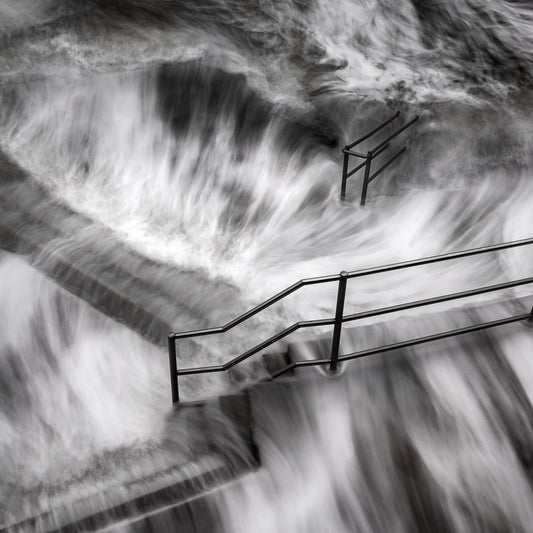 Stairway to the Surge | 波濤への階段